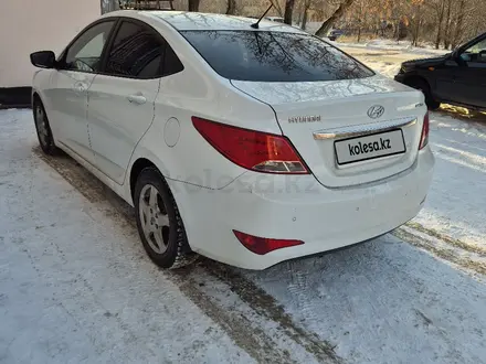 Hyundai Solaris 2014 года за 5 500 000 тг. в Караганда – фото 2