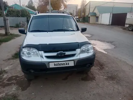 Chevrolet Niva 2015 года за 3 800 000 тг. в Атырау – фото 3