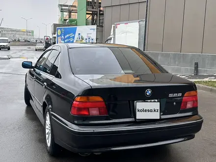 BMW 528 1998 года за 3 600 000 тг. в Алматы – фото 4