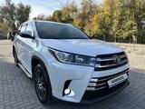 Toyota Highlander 2017 года за 19 300 000 тг. в Алматы – фото 3