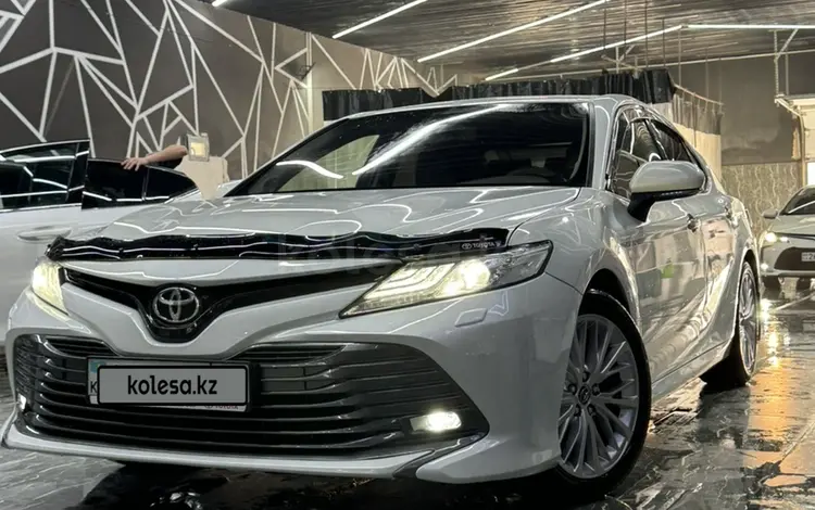 Toyota Camry 2019 года за 14 800 000 тг. в Актау