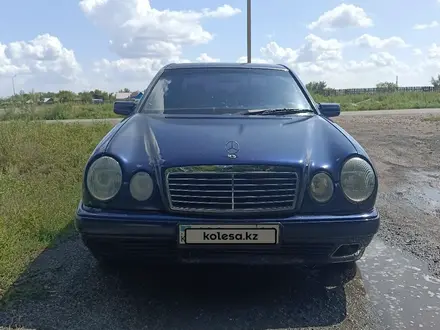 Mercedes-Benz E 200 1997 года за 2 400 000 тг. в Караганда