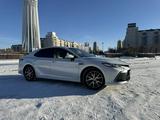 Toyota Camry 2023 года за 16 438 578 тг. в Астана – фото 4