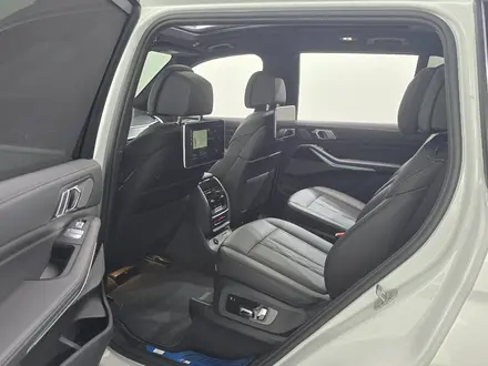 BMW X7 XDrive 40i 2022 года за 35 000 000 тг. в Алматы – фото 27