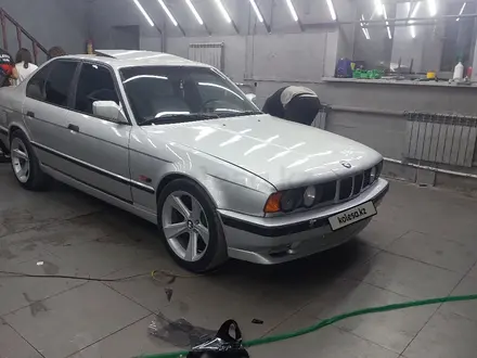 BMW 520 1991 года за 1 980 000 тг. в Караганда – фото 4