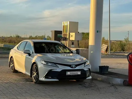 Toyota Camry 2021 года за 16 200 000 тг. в Шымкент