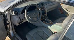 Mercedes-Benz CLK 320 2003 годаfor2 500 000 тг. в Атырау – фото 5