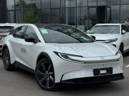 Toyota bZ5 2025 года за 12 000 000 тг. в Алматы