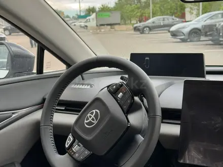 Toyota bZ5 2025 года за 12 000 000 тг. в Алматы – фото 4