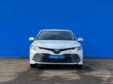 Toyota Camry 2019 года за 13 790 000 тг. в Алматы – фото 2