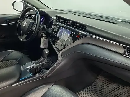 Toyota Camry 2020 года за 8 800 000 тг. в Алматы – фото 13