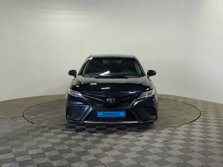 Toyota Camry 2020 года за 8 800 000 тг. в Алматы – фото 2