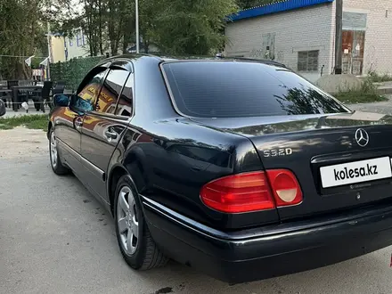 Mercedes-Benz E 320 1998 года за 3 000 000 тг. в Актобе – фото 5