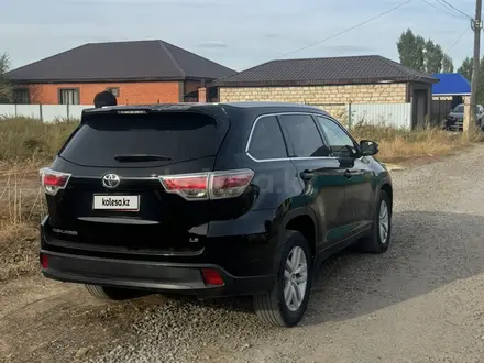 Toyota Highlander 2015 года за 9 100 000 тг. в Актобе – фото 2