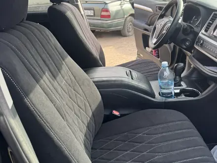 Toyota Highlander 2015 года за 9 100 000 тг. в Актобе – фото 5