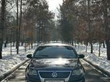 Volkswagen Passat 2006 года за 5 200 000 тг. в Алматы – фото 2