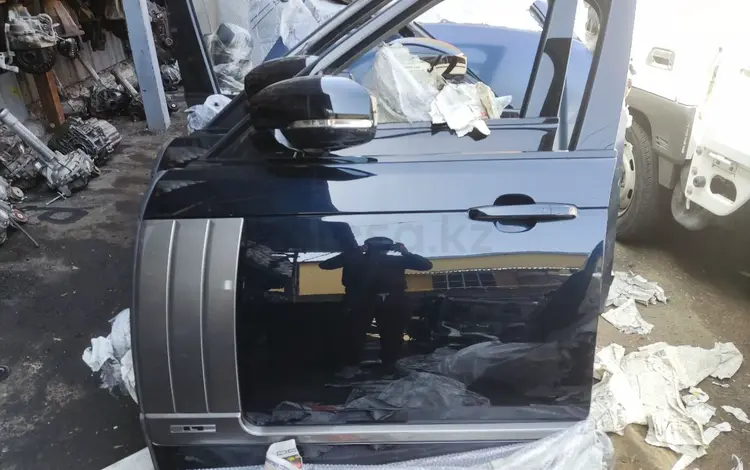 Передняя дверь на Range rover Vogue long за 100 000 тг. в Алматы
