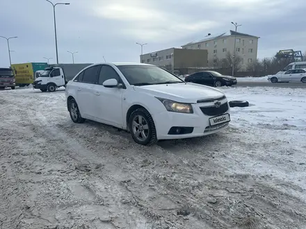 Chevrolet Cruze 2012 года за 3 300 000 тг. в Астана – фото 2