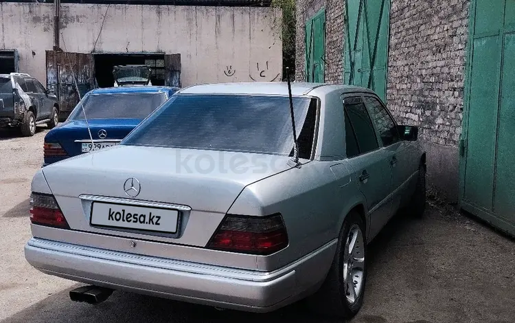 Mercedes-Benz E 220 1995 года за 2 350 000 тг. в Алматы