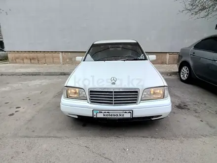 Mercedes-Benz C 200 1996 года за 2 450 000 тг. в Алматы