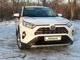 Toyota RAV4 2020 года за 18 000 000 тг. в Семей – фото 3