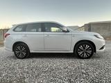 Mitsubishi Outlander 2022 годаfor12 000 000 тг. в Шымкент – фото 2