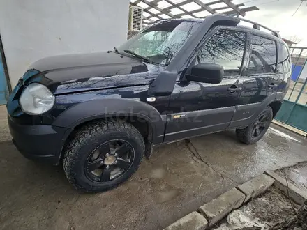 Chevrolet Niva 2016 года за 3 000 000 тг. в Атырау – фото 4