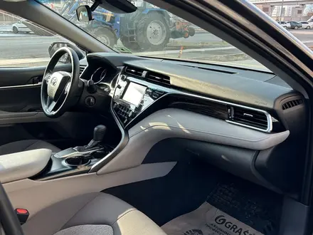 Toyota Camry 2018 года за 12 000 000 тг. в Алматы – фото 11