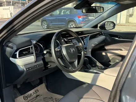 Toyota Camry 2018 года за 12 000 000 тг. в Алматы – фото 13