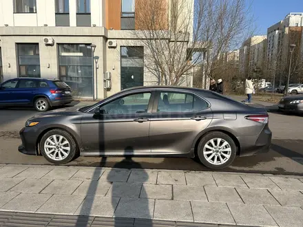 Toyota Camry 2018 года за 12 000 000 тг. в Алматы – фото 15