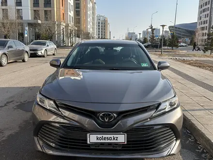 Toyota Camry 2018 года за 12 000 000 тг. в Алматы – фото 16