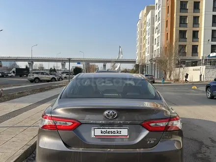 Toyota Camry 2018 года за 12 000 000 тг. в Алматы – фото 18