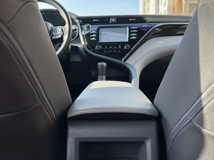 Toyota Camry 2018 года за 12 000 000 тг. в Алматы – фото 26