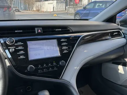 Toyota Camry 2018 года за 12 000 000 тг. в Алматы – фото 32