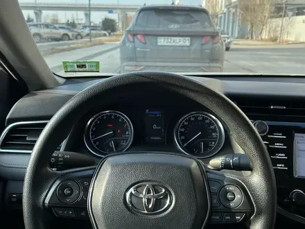 Toyota Camry 2018 года за 12 000 000 тг. в Алматы – фото 31