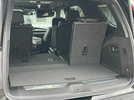Cadillac Escalade 2023 года за 49 900 000 тг. в Алматы – фото 24