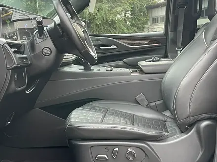 Cadillac Escalade 2023 года за 49 900 000 тг. в Алматы – фото 19