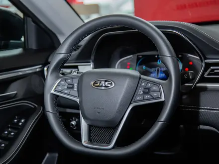JAC J7 Luxury CVT 2025 года за 6 990 000 тг. в Костанай – фото 25