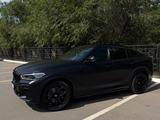 BMW X6 2022 года за 45 000 000 тг. в Костанай – фото 2