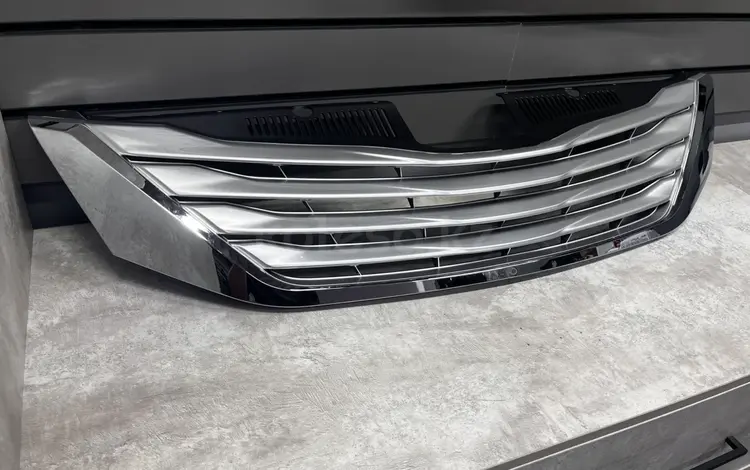Решетка радиатора Toyota Sienna за 38 000 тг. в Алматы