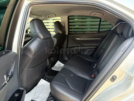Toyota Camry Luxe 2021 года за 12 800 000 тг. в Астана – фото 11