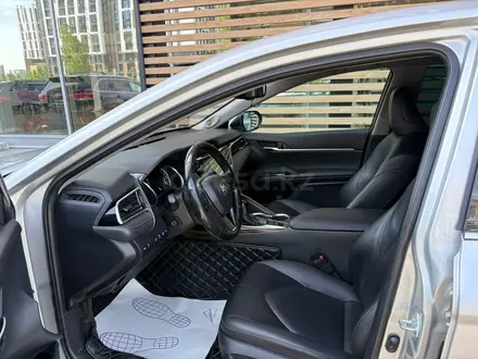 Toyota Camry Luxe 2021 года за 12 800 000 тг. в Астана – фото 12