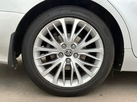 Toyota Camry Luxe 2021 года за 12 800 000 тг. в Астана – фото 16