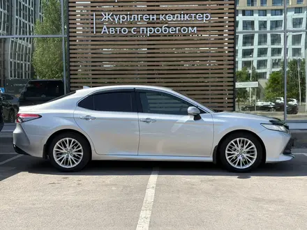 Toyota Camry Luxe 2021 года за 12 800 000 тг. в Астана – фото 17