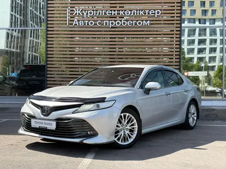 Toyota Camry Luxe 2021 года за 12 800 000 тг. в Астана