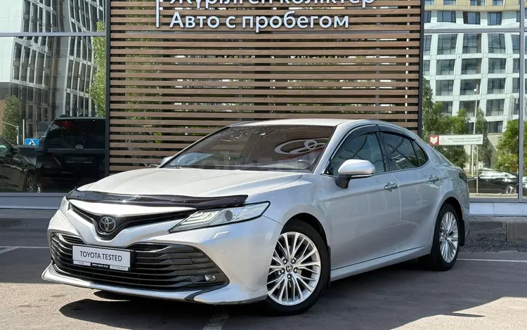 Toyota Camry Luxe 2021 года за 12 800 000 тг. в Астана