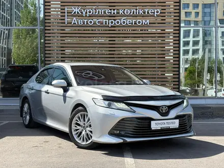 Toyota Camry Luxe 2021 года за 12 800 000 тг. в Астана – фото 19