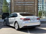 Toyota Camry Luxe 2021 годаүшін12 800 000 тг. в Астана – фото 2