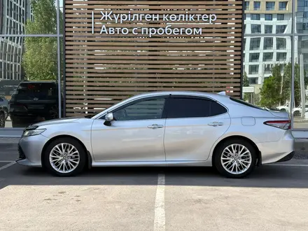 Toyota Camry Luxe 2021 года за 12 800 000 тг. в Астана – фото 3