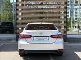 Toyota Camry Luxe 2021 годаүшін12 800 000 тг. в Астана – фото 4